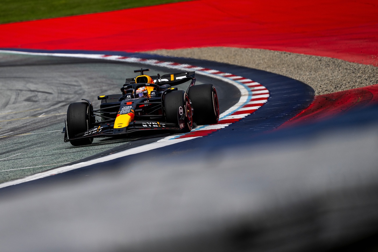 An Oracle Red Bull Racing Formula 1® car drives around a corner on a race track.