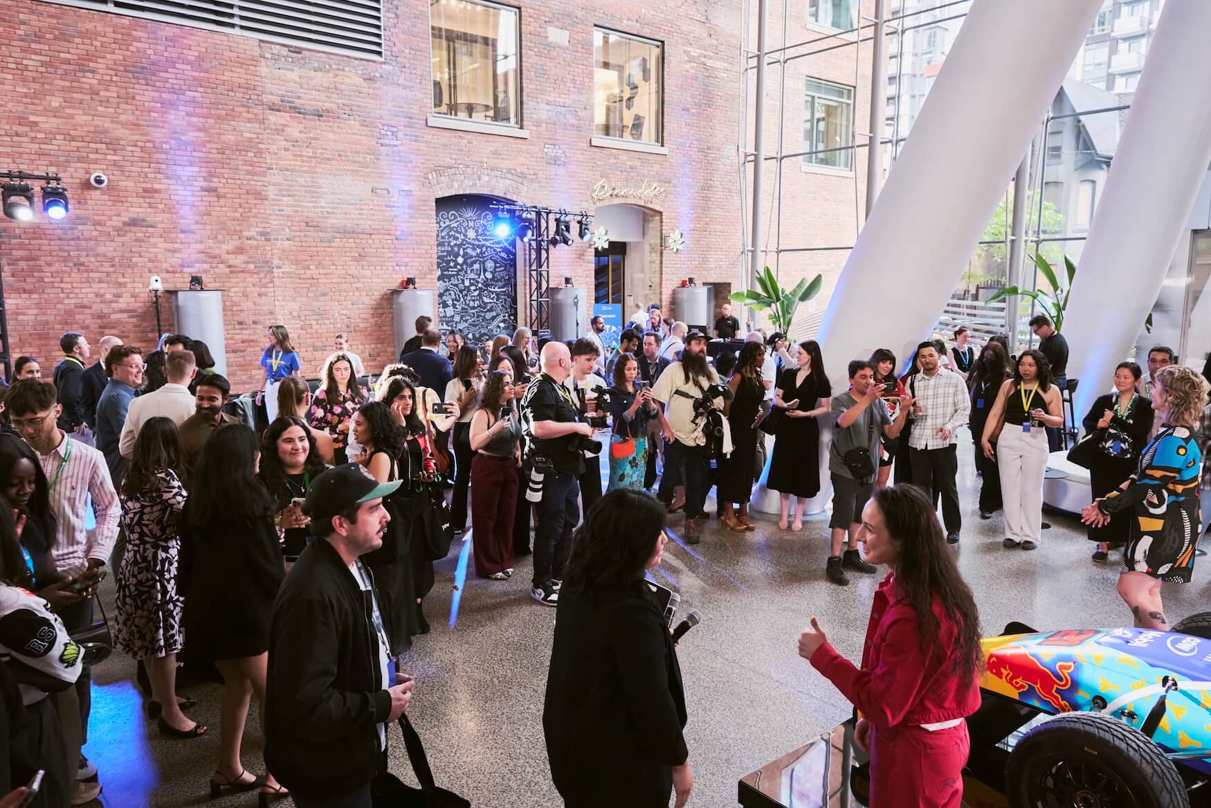 A photo of the livery design event's atmosphere after revealing the design. A photo of the livery design event's atmosphere after revealing the design.